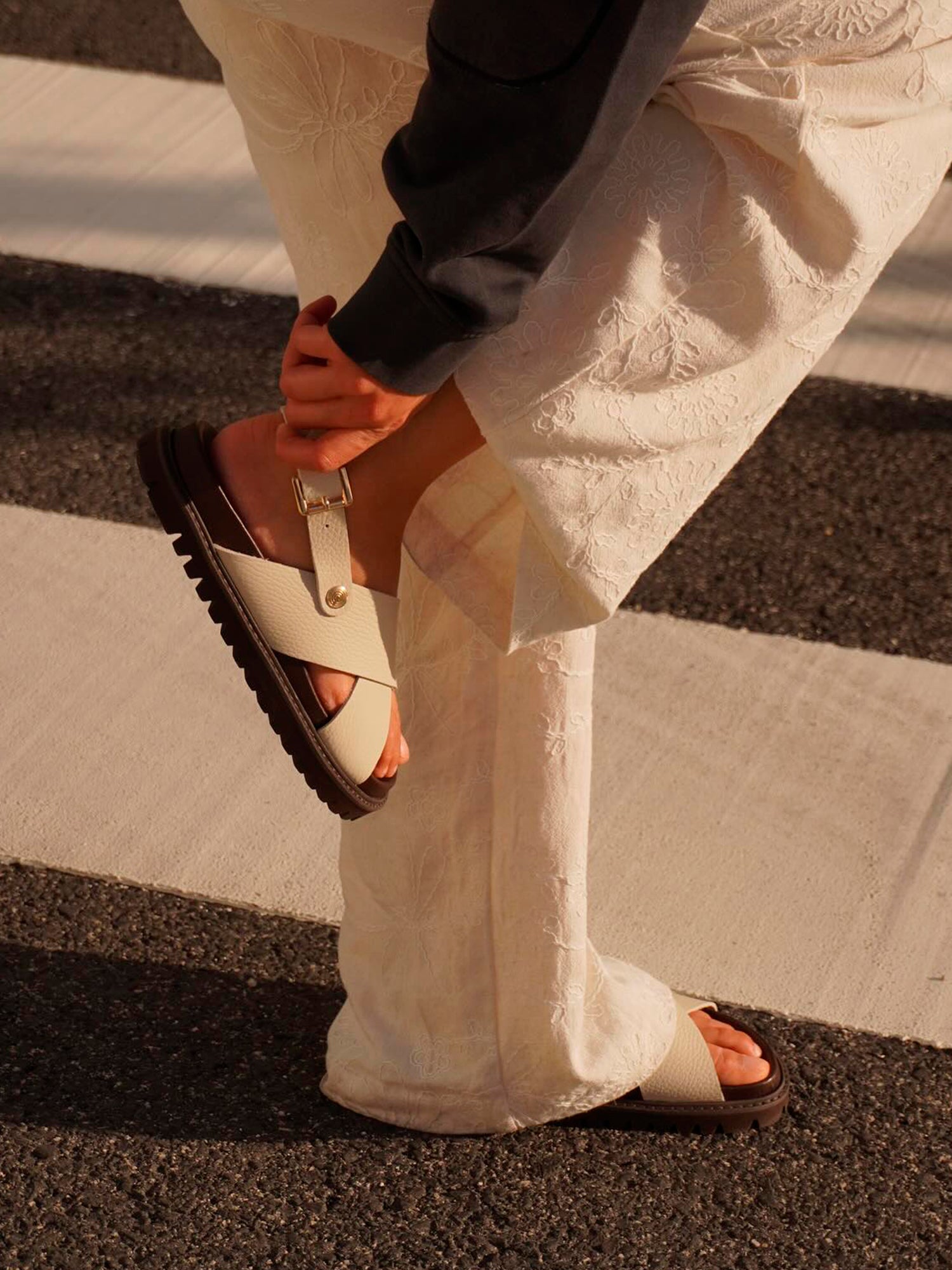 MELEN EMBOSSED LEATHER CHALK