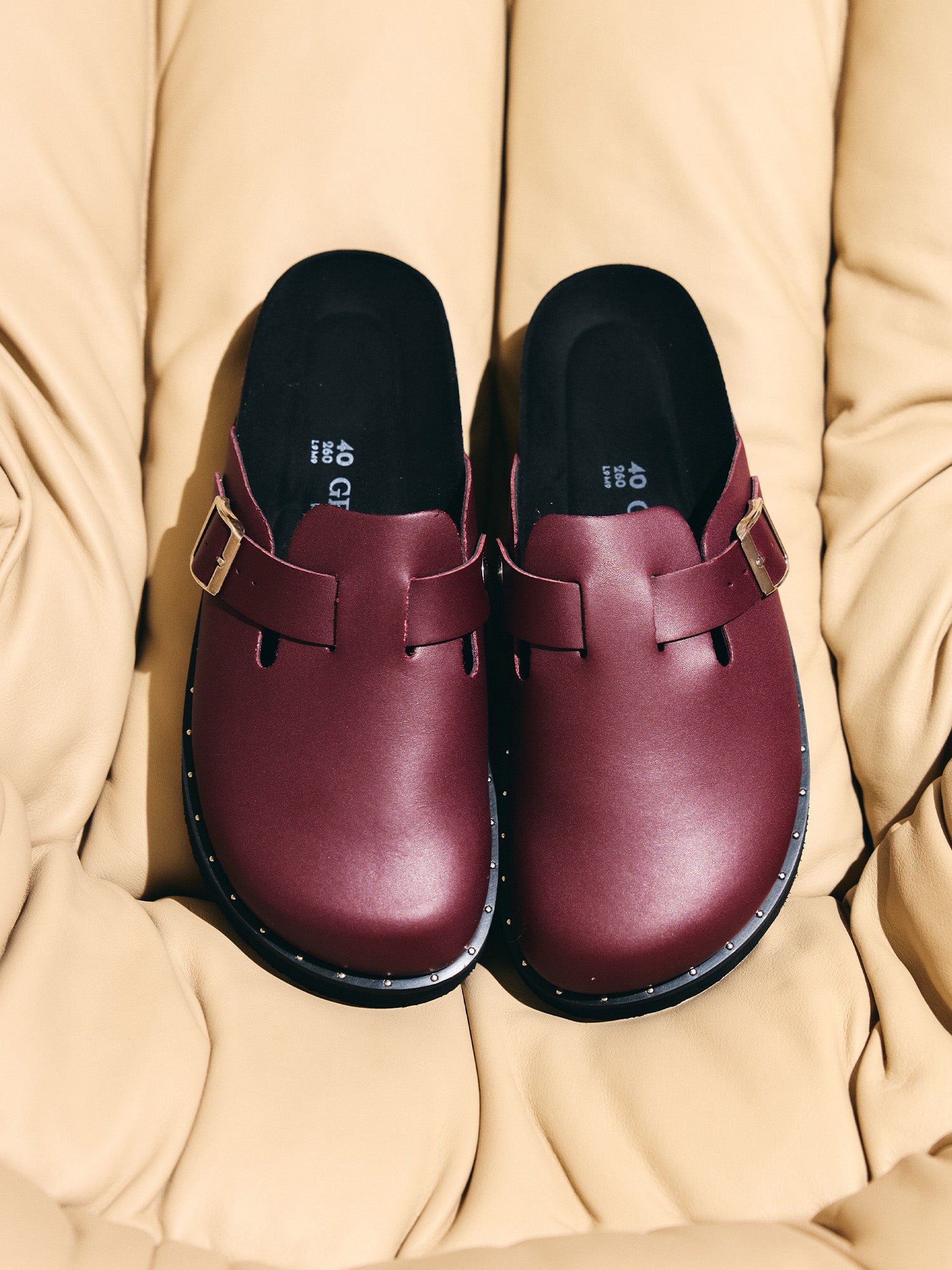 RIVA VEGAN STUDS BURGUNDY