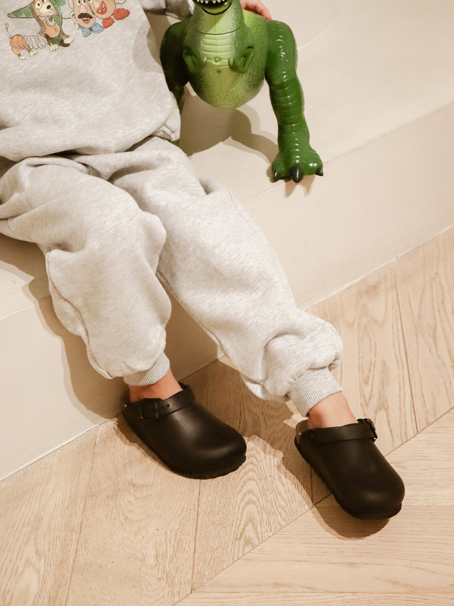 SHETLAND OILED LEATHER BLACK