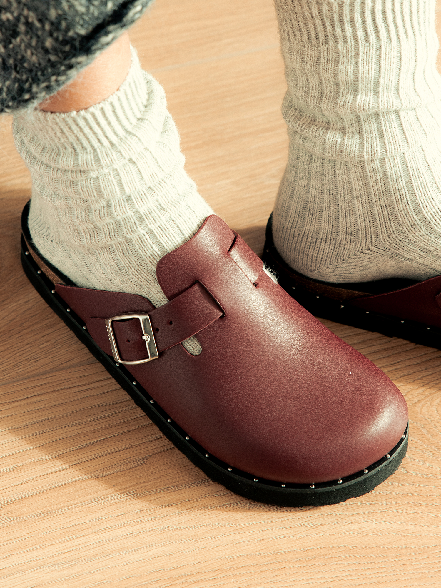 RIVA VEGAN STUDS BURGUNDY