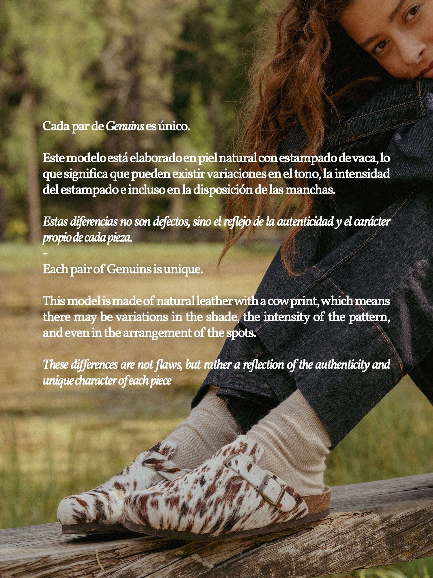 Zueco Genuins riva leather cow con estampado animal vaca y hebillas ajustables. Vista lifestyle explicando que cada par es único. 