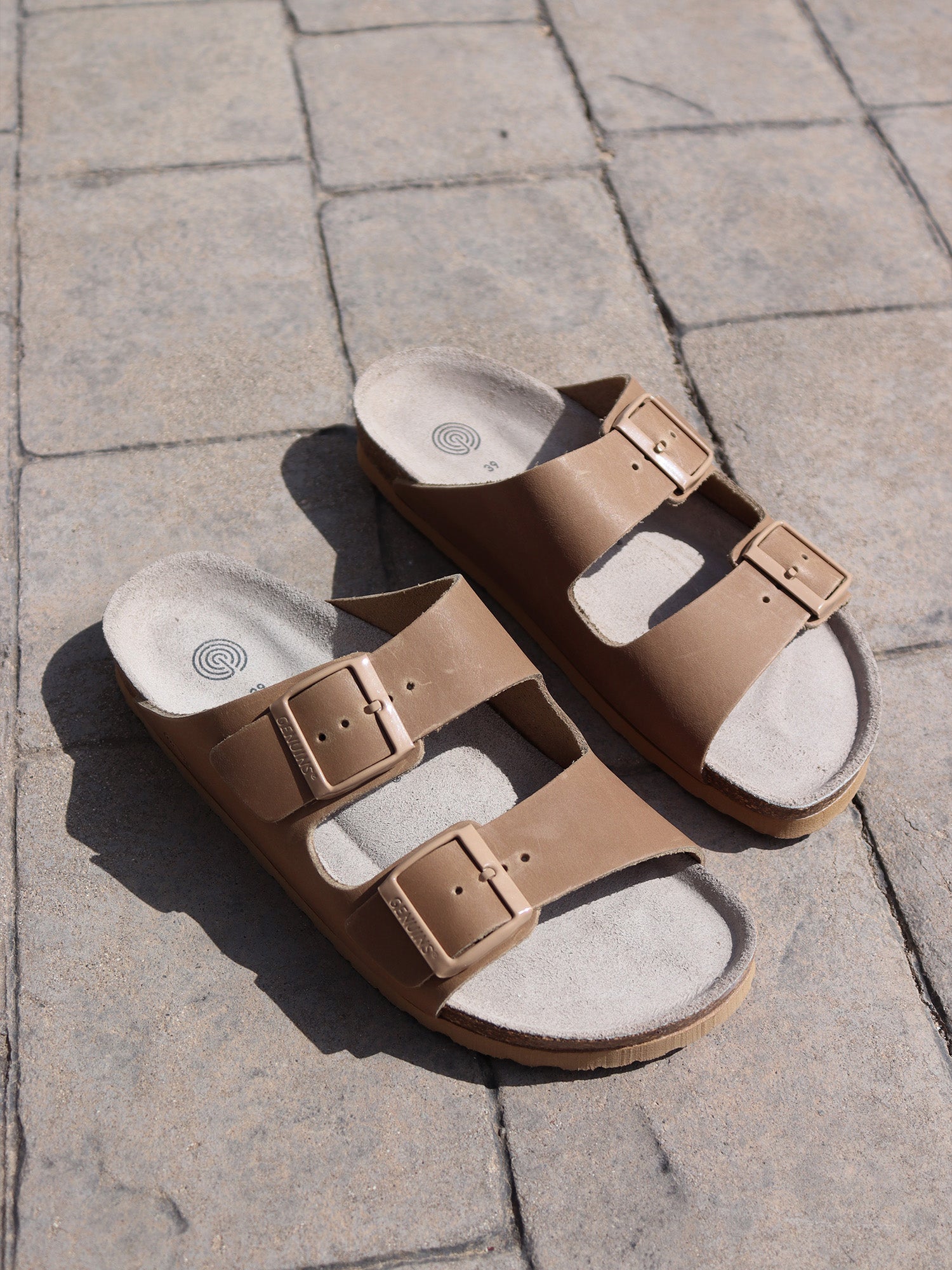 HAWAII OILED LEATHER CLAY UNISEX