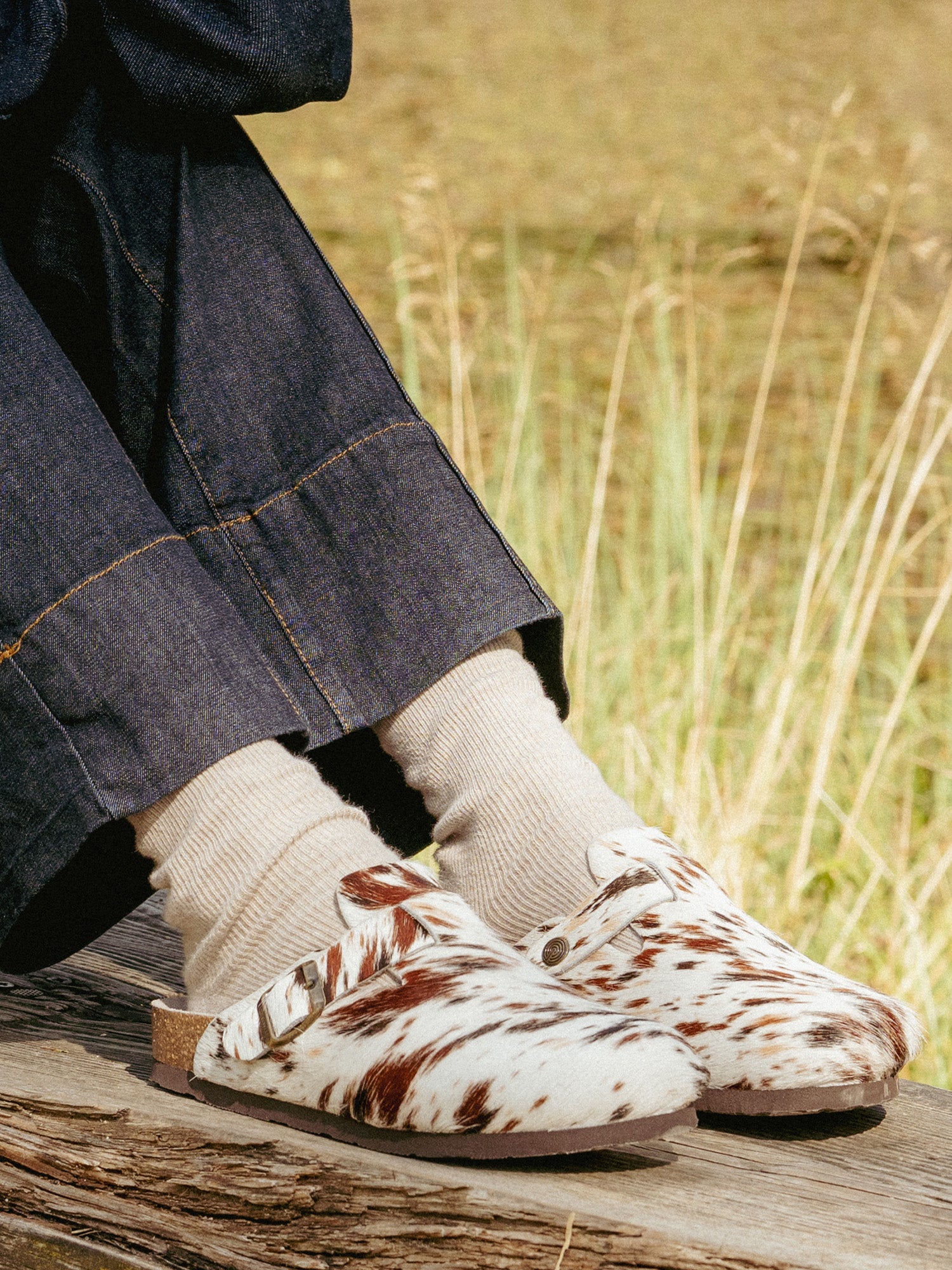 Zueco Genuins Riva leather cow de piel con estampado animal y hebilla ajustable, vista lateral